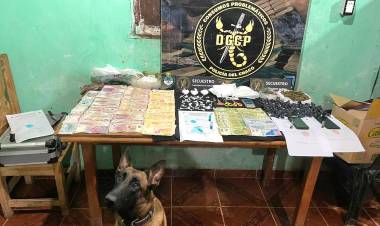 RESISTENCIA :  Can antinarcóticos "lulu" detecto cocaina,marihuana en un domicilio y detuvieron a dos mujeres en el Barrio Don Antonio