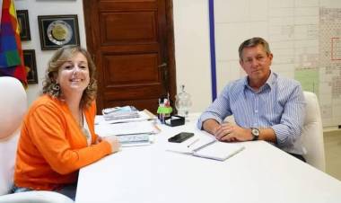 CHARATA : Para planificar la transicion y hablar del presupuesto 2024,la Intendenta Alejandra Campos recibio al electo Ruben Rach